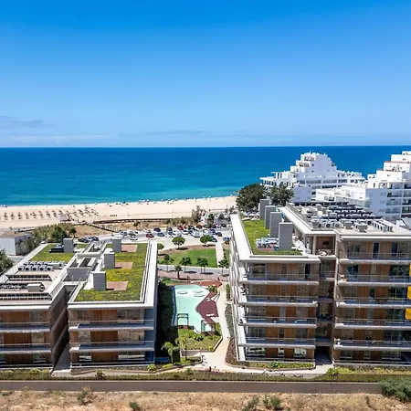 Beachfront 2 Bedroom In Διαμέρισμα Quarteira