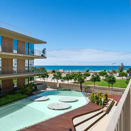 Beachfront 2 Bedroom In Διαμέρισμα *