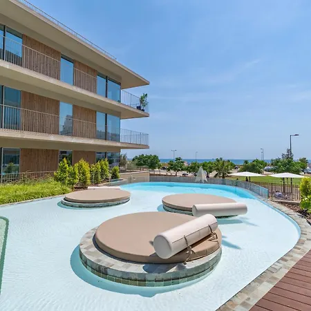 Beachfront 2 Bedroom In Apartament *