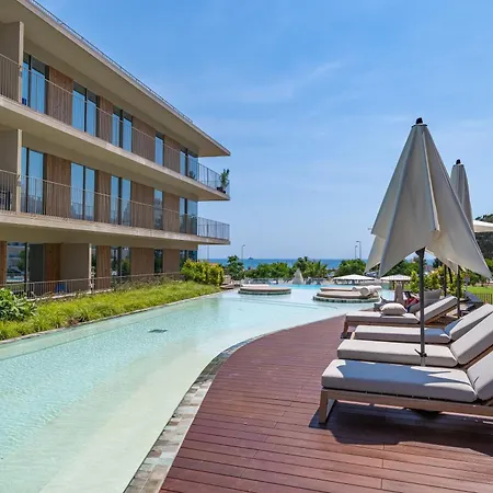 Beachfront 2 Bedroom In *